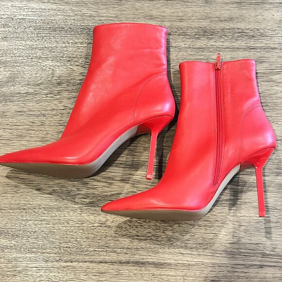 STEVE MADDEN Womens
Red Padded Elysian booties - Picture 4 of 10